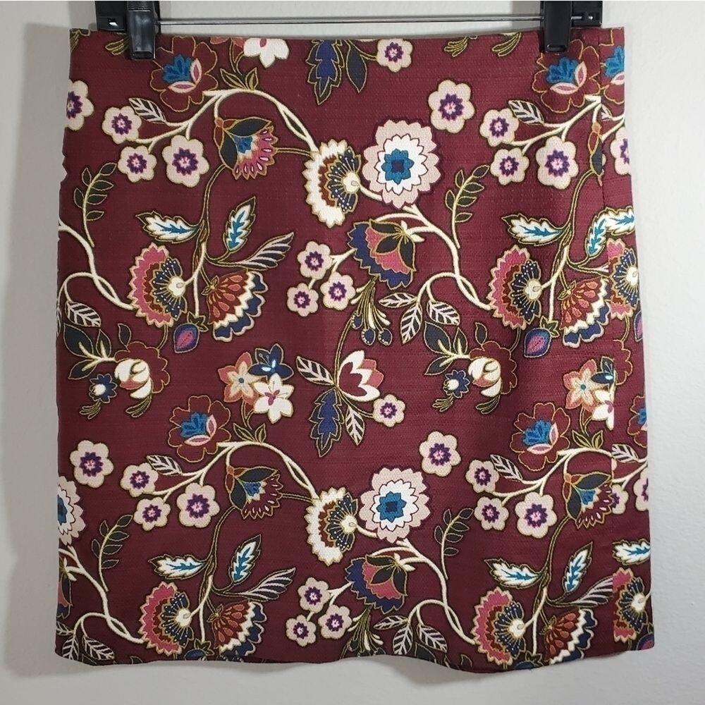 Loft floral tapestry pencil skirt‎ size 4